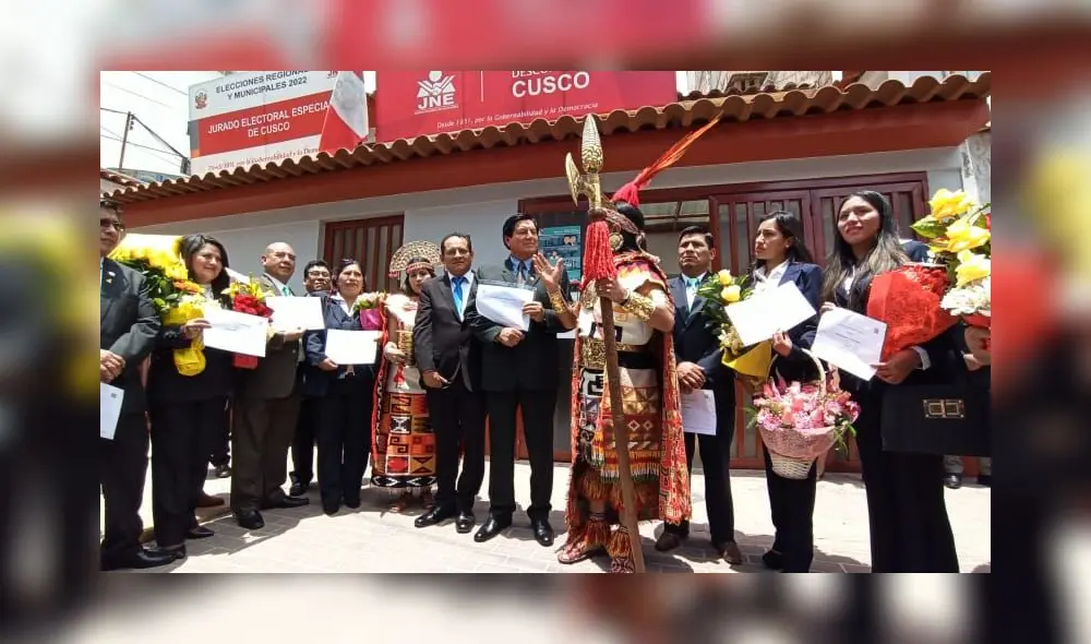 Luis Pantoja Calvo, luego de recibir su credencial de alcalde provincial de Cusco. Foto: Alexander Flores/URPI