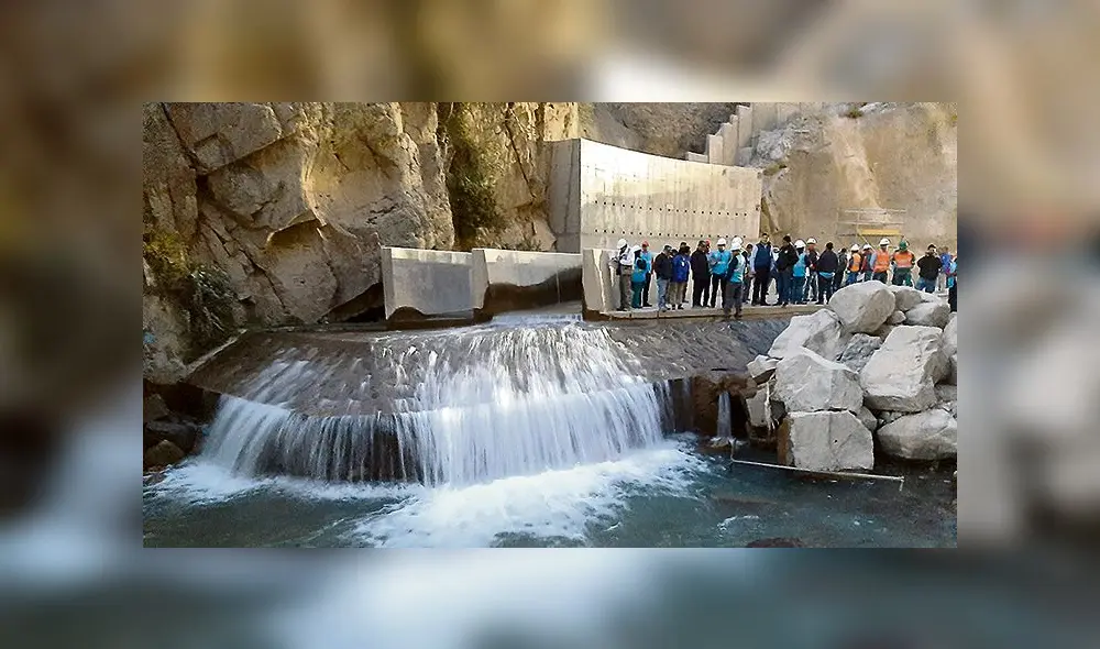 Inspección. Ministros y agricultores vieron captación de río. Inspección. Ministros y agricultores vieron captación de río.