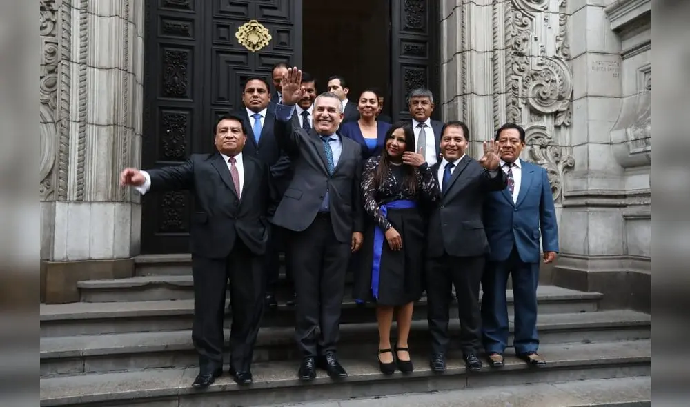 La bancada Podemos Perú y José Luna Gálvez participaron de la ronda de diálogo con el presidente Martín Vizcarra . Foto: Jorge Cerdán.