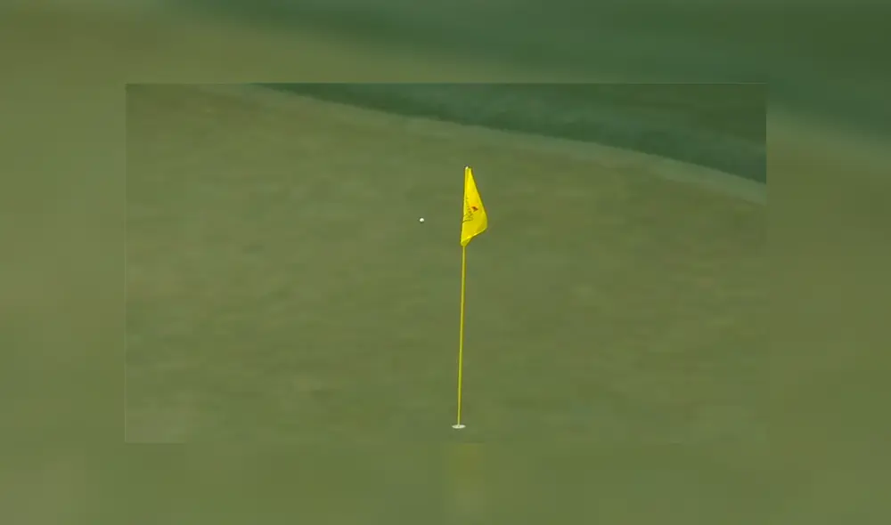 Tiger Woods cerca de sufrir dolorosa lesión por terrible blooper de miembro de seguridad [VIDEO]