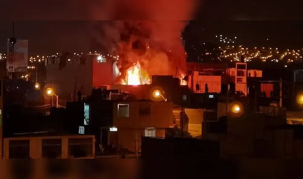 Bomberos lucharon por cuatro horas para controlar el fuego.