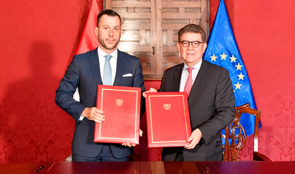 Canciller Gustavo Meza-Cuadra suscribió acuerdo con el jefe de la Delegación de la Unión Europea en el Perú, Diego Mellado. Foto: Cancillería. Canciller Gustavo Meza-Cuadra suscribió acuerdo con el jefe de la Delegación de la Unión Europea en el Perú, Diego Mellado. Foto: Cancillería.