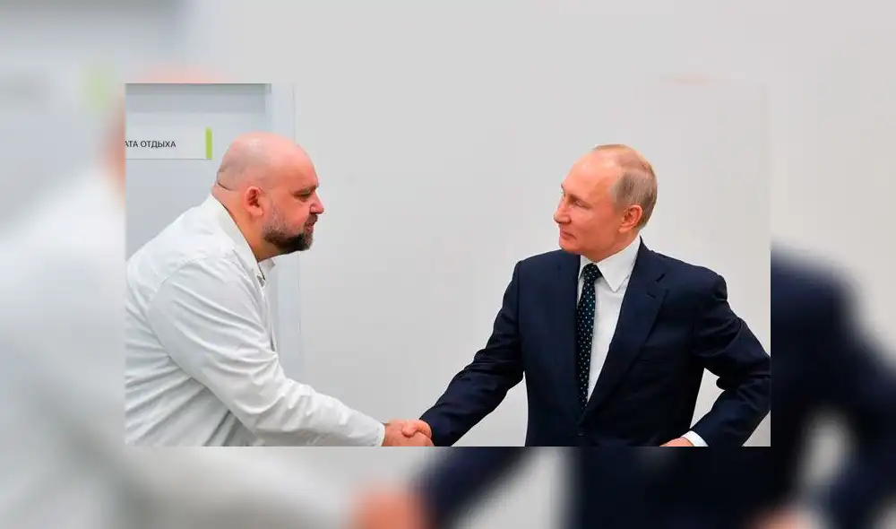 Presidente de Rusia saluda al doctor Dennis Protsenko. Foto: EFE. Presidente de Rusia saluda al doctor Dennis Protsenko. Foto: EFE.