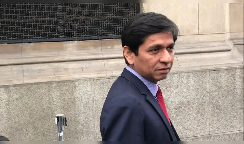 Oficialistas Flores y Meléndez acudieron a Palacio para reunirse con Vizcarra Oficialistas Flores y Meléndez acudieron a Palacio para reunirse con Vizcarra