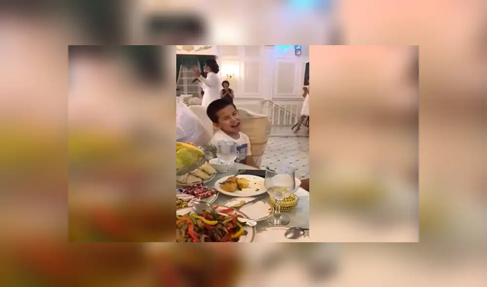 En Facebook, un pequeño asistió junto a su familia a un concierto privado de ópera y decidió hacer una graciosa broma.