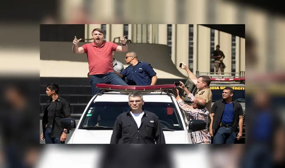 Bolsonaro el mes pasado en un acto militar en el cual desoyó las recomendaciones y saludó a sus seguidores en Brasil. Foto: EFE Bolsonaro el mes pasado en un acto militar en el cual desoyó las recomendaciones y saludó a sus seguidores en Brasil. Foto: EFE