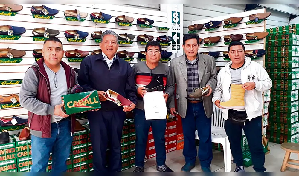 Calidad. Alcalde Víctor Rebaza señala que calzado porvenireño es competitivo y puede salir al exterior. Calidad. Alcalde Víctor Rebaza señala que calzado porvenireño es competitivo y puede salir al exterior.