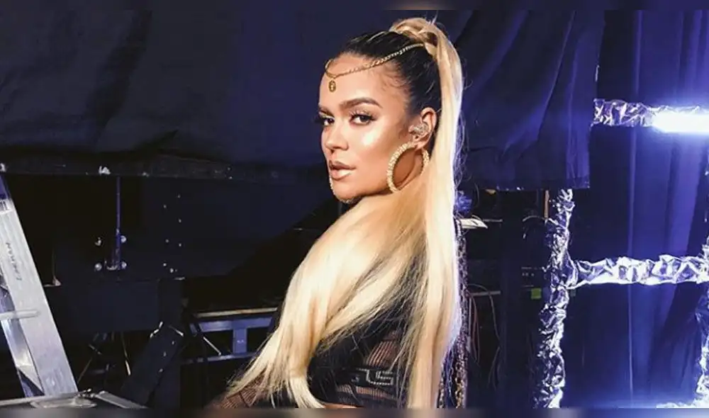 Karol G sorprende con sensual foto en bikini y enloquece a fans