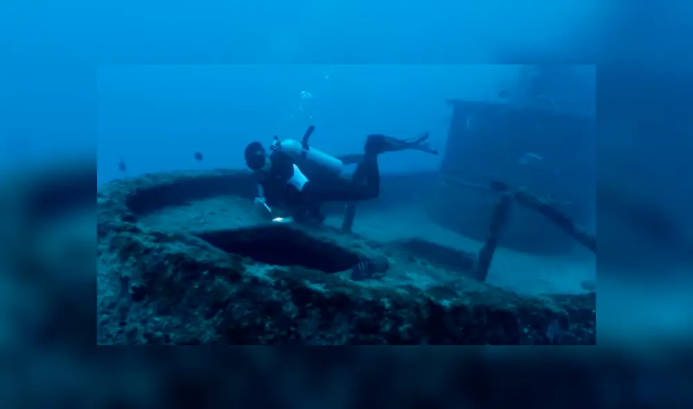 YouTube viral: buzo ingresa al mar en busca de ‘tesoro’ oculto y se topa con hambrientos tiburones.