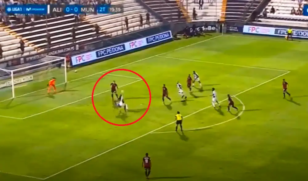 Joazhiño Arroé se lució con este golazo de chalaca para abrir la cuenta a favor de Alianza Lima. Foto: Gol Perú.
