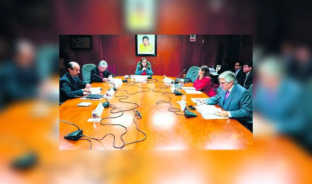Comisión Lava Jato aprueba informe y pide ampliación de 360 días