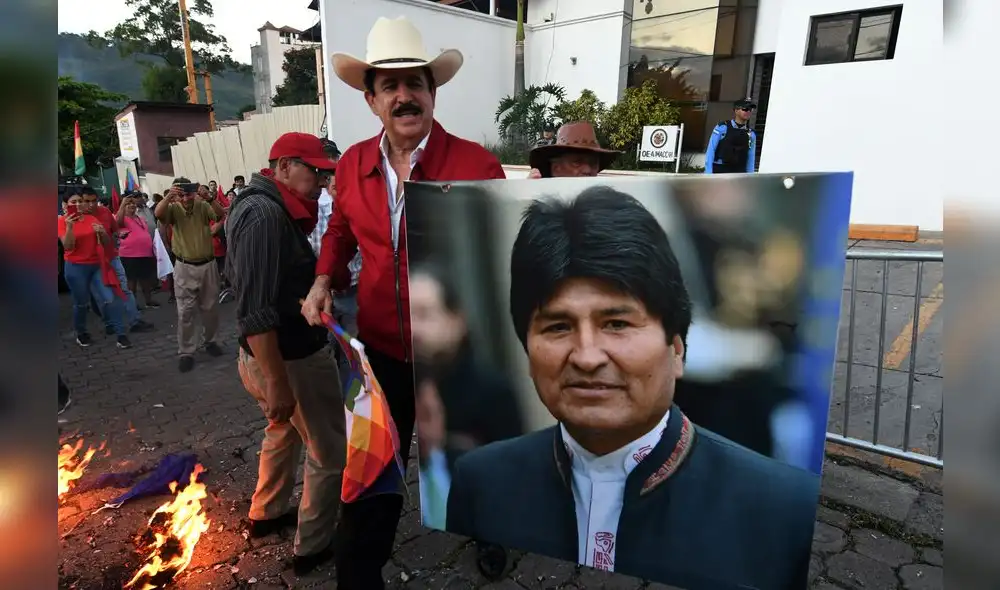 El Gobierno interino de Bolivia mantiene una mesa de diálogo para pacificar el país. Foto: AFP.