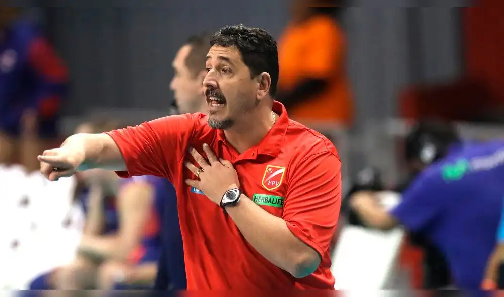 Asaltan a Luizomar de Moura, entrenador brasileño de la selección peruana de voleibol Asaltan a Luizomar de Moura, entrenador brasileño de la selección peruana de voleibol