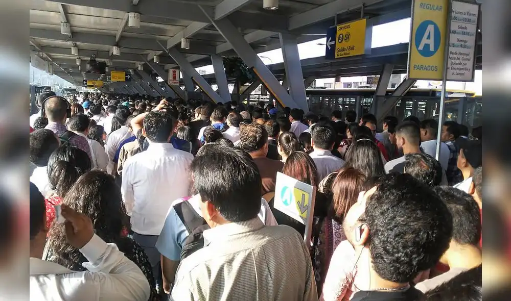 Metropolitano : Estación Naranjal colapsó tras eliminar cola de sentados [FOTOS]
