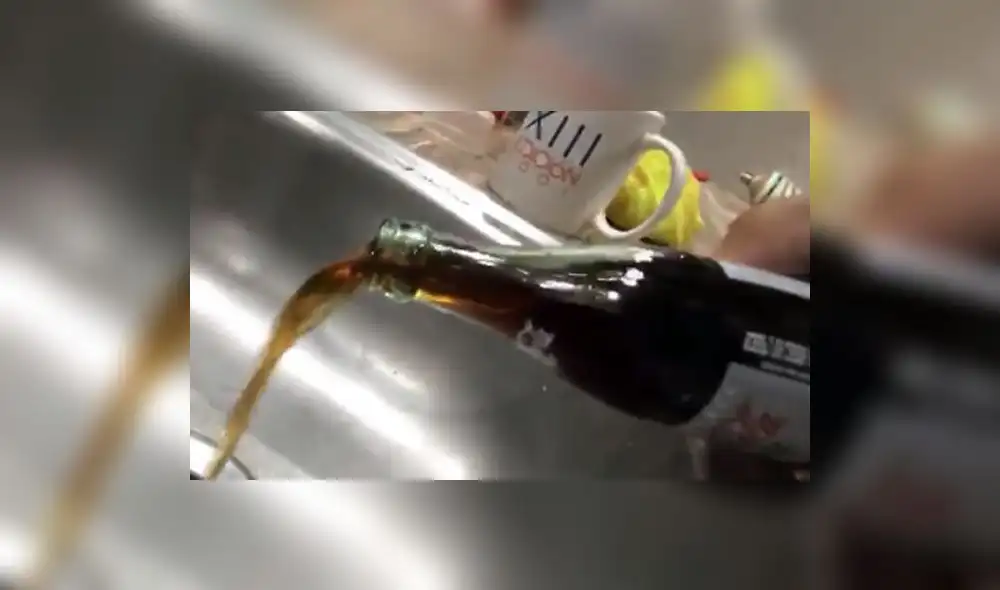 Facebook: cliente encuentra rata dentro de una Coca-Cola | VIDEO