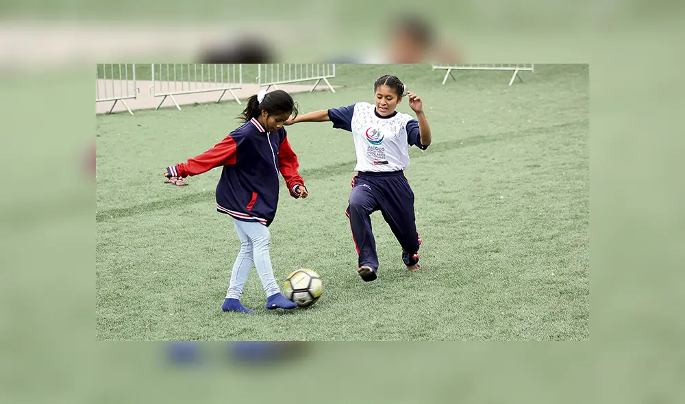 Pie firme. Las zapatillas no son necesarias para practicar el deporte que más les gusta. Pie firme. Las zapatillas no son necesarias para practicar el deporte que más les gusta.