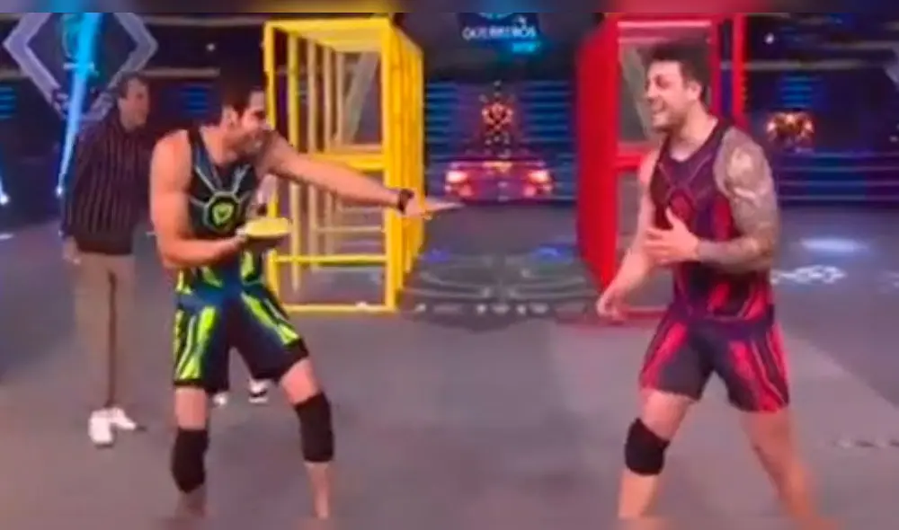 Guty Carrera tuvo que tirarle un tortazo en la cara a Nicola Porcella. Allí, le dijo que "no se lo coma porque debe de bajar la panza". Foto: captura Televisa Guty Carrera tuvo que tirarle un tortazo en la cara a Nicola Porcella. Allí, le dijo que "no se lo coma porque debe de bajar la panza". Foto: captura Televisa