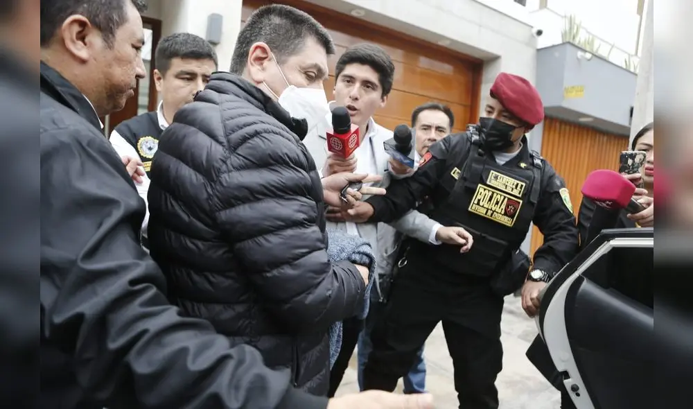 Alcalde de San Isidro fue detenido en su vivienda. Foto: Marco Cotrina / La República Alcalde de San Isidro fue detenido en su vivienda. Foto: Marco Cotrina / La República