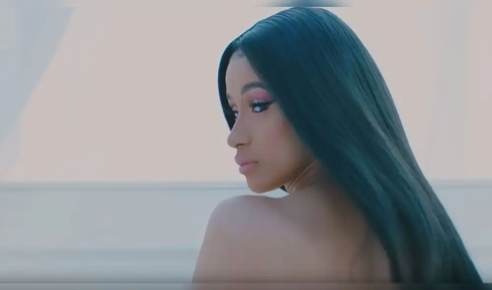 Cardi B en crisis con YouTube por aparición de menor de edad en video erótico