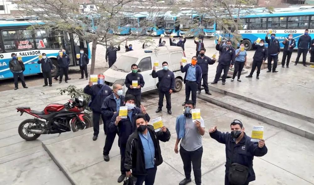 Toman pruebas rápidas a trabajadores de la empresa 'El Chino'. Foto: Essalud. Toman pruebas rápidas a trabajadores de la empresa 'El Chino'. Foto: Essalud.