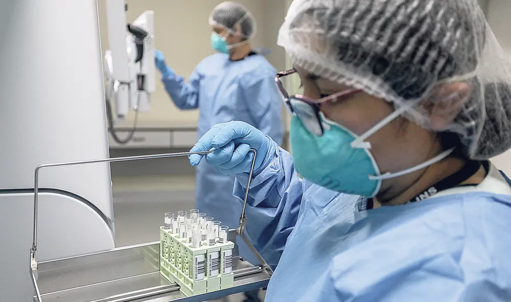 El dato. El primer lote de la vacuna de Sinopharm llega este mes. Servirá para inmunizar al personal de salud. Luego se les aplicará a policías y militares. Foto: Aldair Mejía/La República