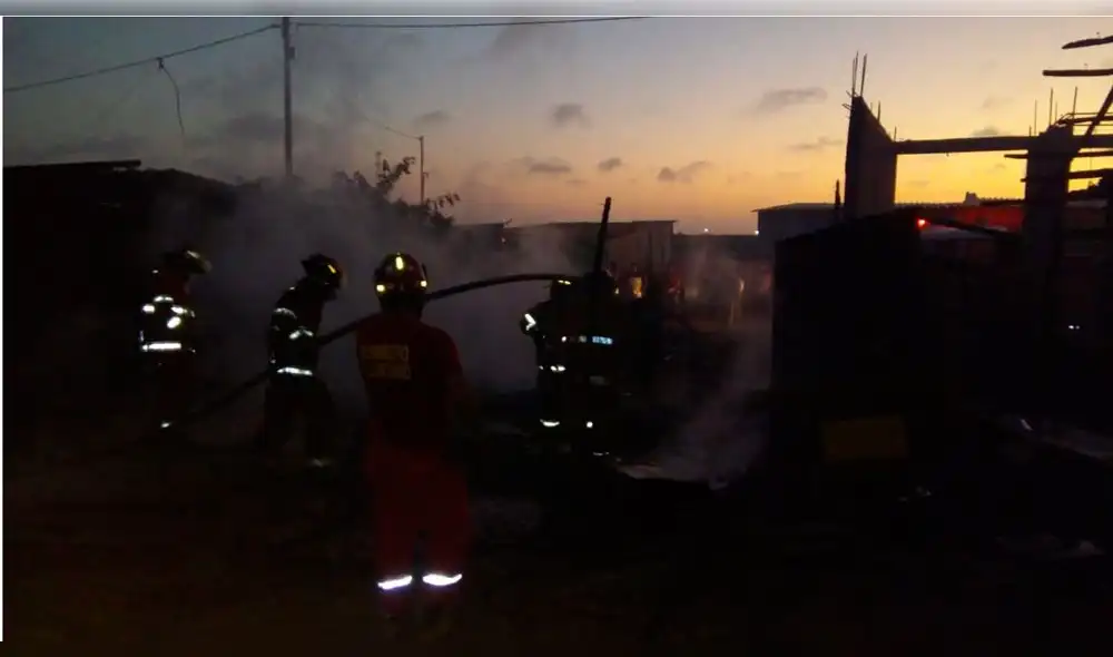 Incendio en el sector César Vallejo de Talara