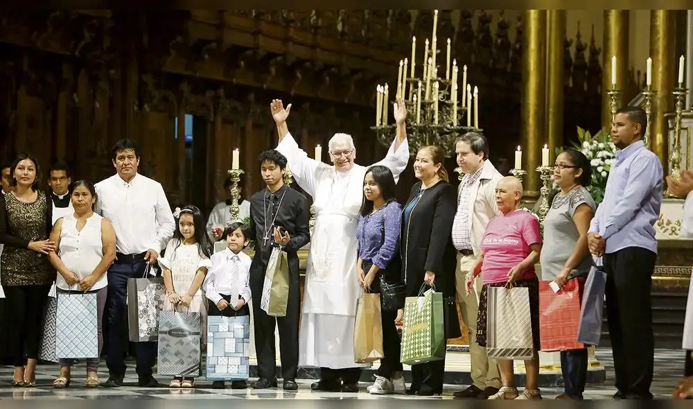 Arzobispo bendice a  víctimas de violencia y a migrantes