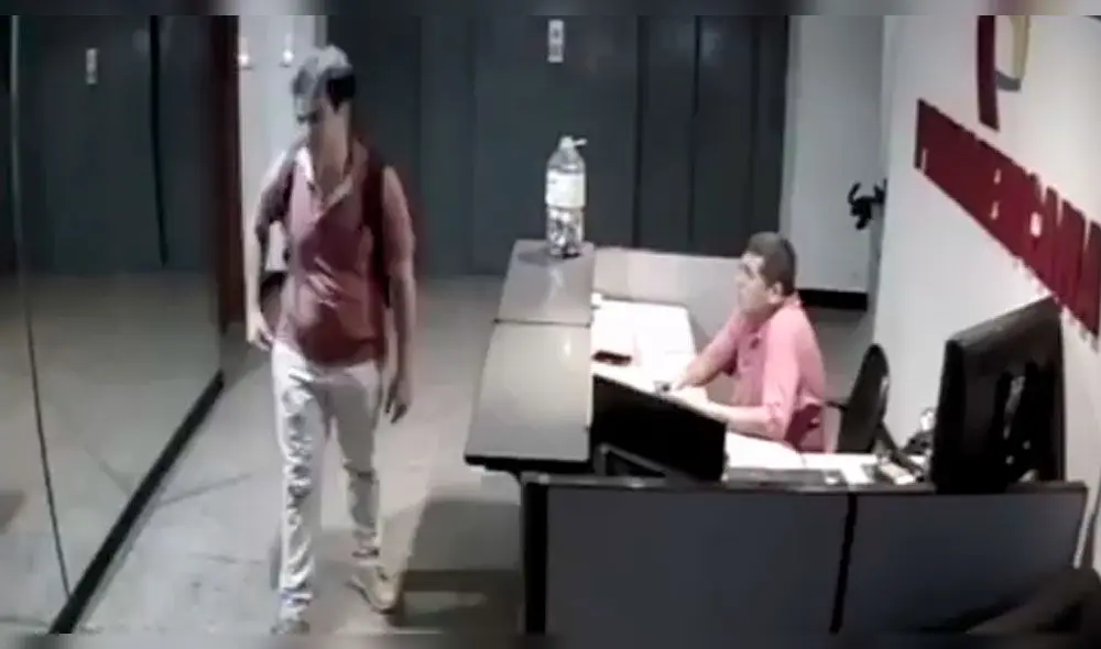 Presunto sujeto que habría asaltado la oficina de Andrés Hurtado  Foto: captura