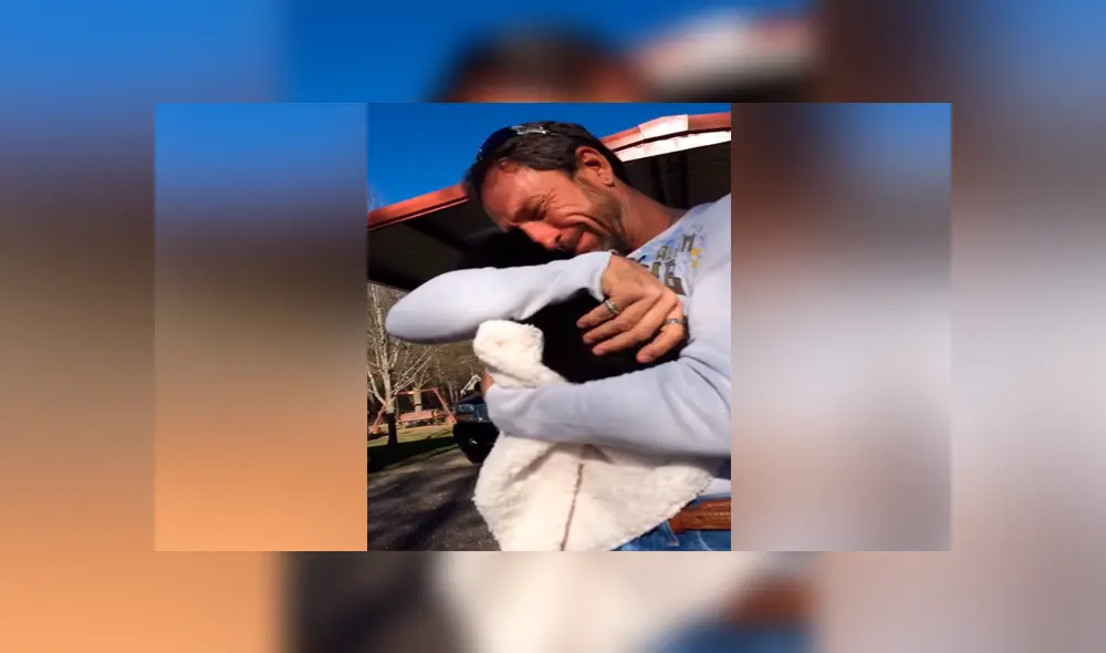 Un video viral muestra como un hombre reacciona de manera conmovedora cuando le regalan un perro bebé.