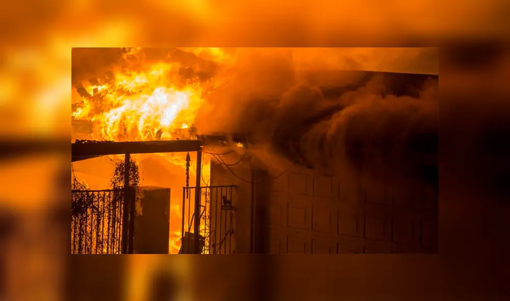 Padre fallece junto a sus tres hijos en incendio causado por el árbol de Navidad Padre fallece junto a sus tres hijos en incendio causado por el árbol de Navidad