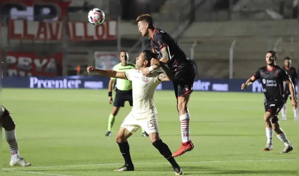 Universitario venció 2-1 a Huracán y ganó su primer amistoso en Argentina. Foto: Universitario de Deportes.