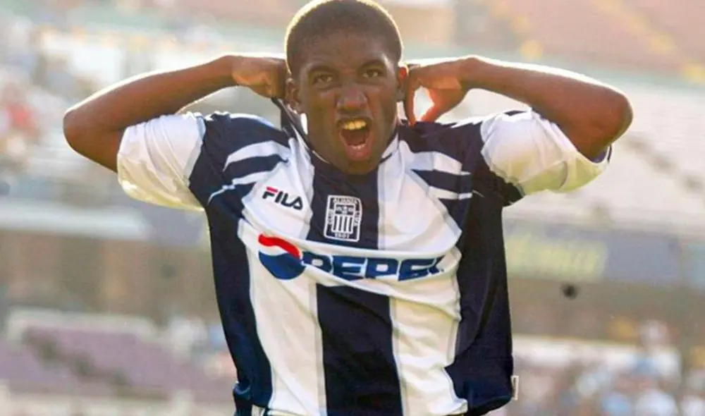 Jefferson Farfán contó porqué celebraba mostrando una marca deportiva en el pecho.