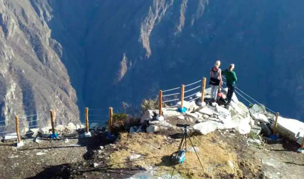 Autoridades inspeccionaron recinto natural. Foto: Difusión.