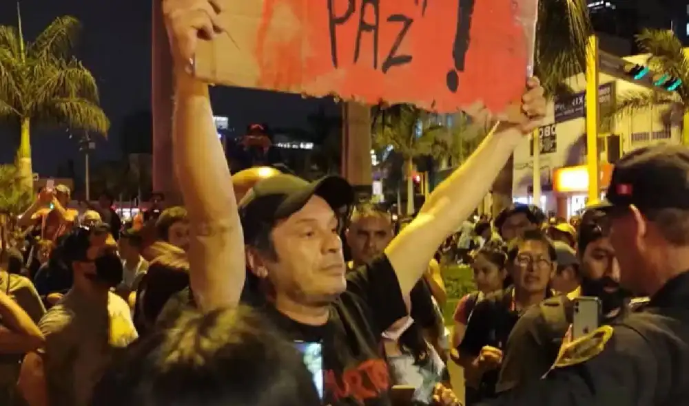 Lucho Cáceres asistió a Miraflores para participar en la marcha de Lima el 19 de enero. Foto: Twitter