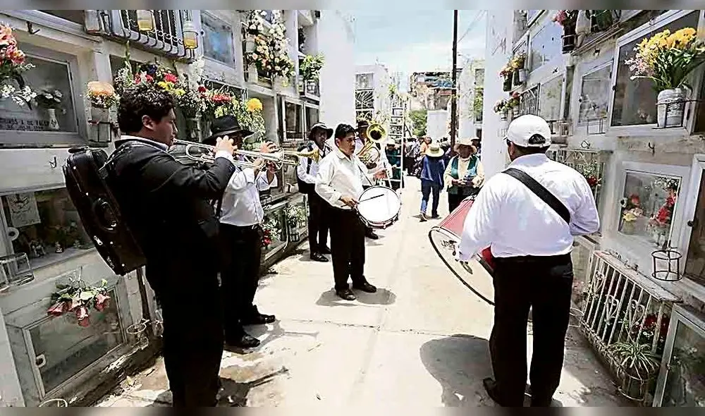 Celebración. Familiares contrataron a bandas de música.
