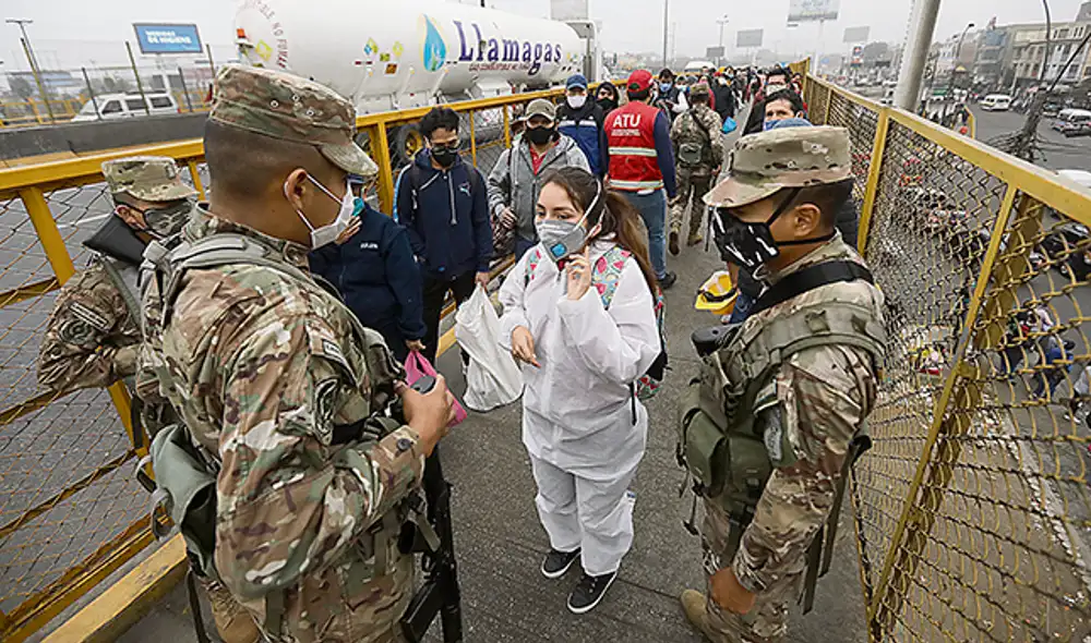 En alerta. Miembros de la Policía y las FFAA serán implacables en los operativos de control. Foto: Jorge Cerdán. En alerta. Miembros de la Policía y las FFAA serán implacables en los operativos de control. Foto: Jorge Cerdán.