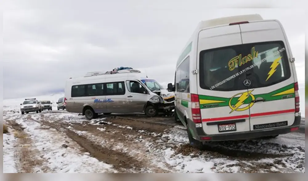 Puno. Accidente de tránsito  pudo convertirse en tragedia tras intensa nevada.
