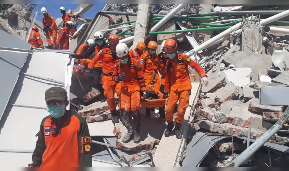 Indonesia: muertos por tsunami y terremoto suben a 832 pero podrían ser más