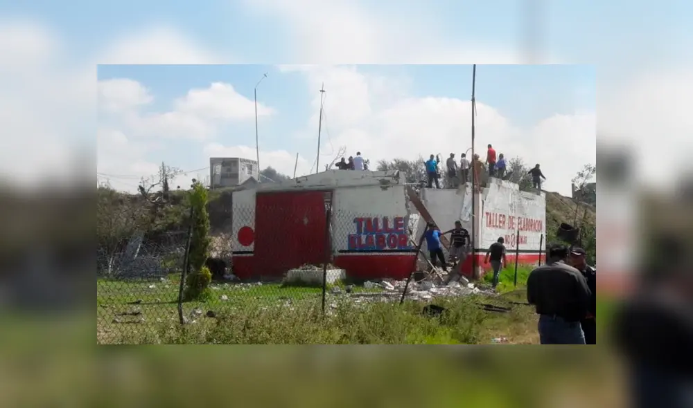 La explosión, registrada en un taller pirotécnico de Zumpango, dejó dos muertos y seis heridos. Fuente: Twitter.