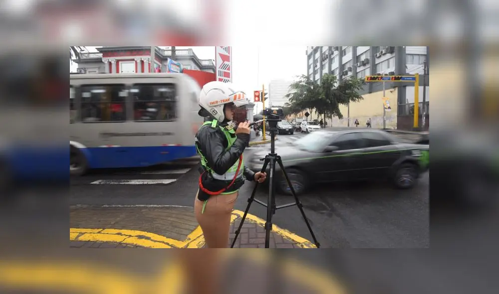 Policías de tránsito impondrán las papeletas y luego las remitirán al SAT. (Foto: Melissa Merino / La República) Policías de tránsito impondrán las papeletas y luego las remitirán al SAT. (Foto: Melissa Merino / La República)