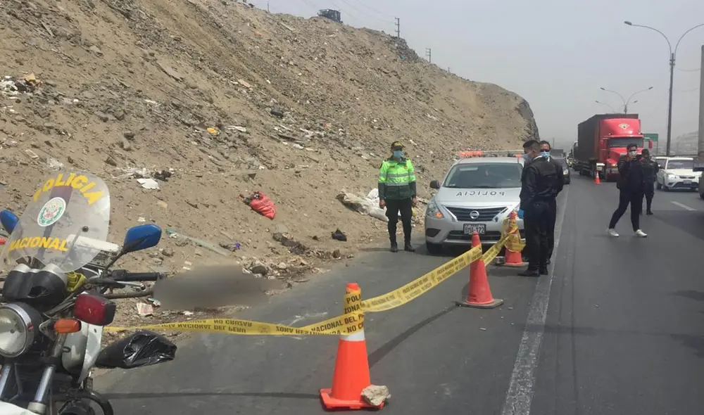 Hombre habría sido asesinado en otro distrito. Peritos aún se encuentran evaluando el cuerpo. Foto: URPI-GLR Hombre habría sido asesinado en otro distrito. Peritos aún se encuentran evaluando el cuerpo. Foto: URPI-GLR