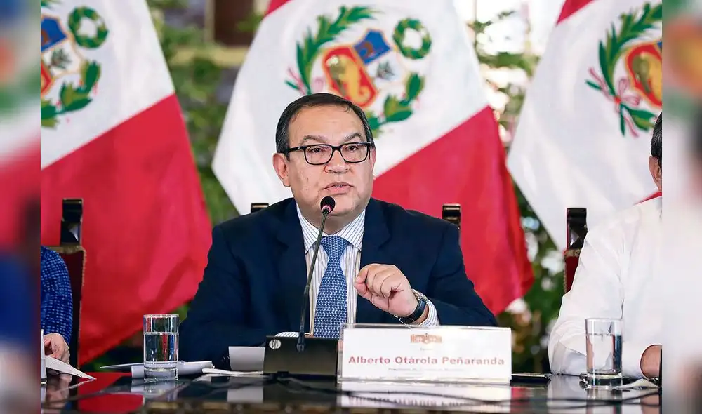 El premier Alberto Otárola comunicó el retorno del curso de Educación Cívica. Foto: Archivo LR