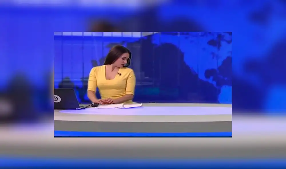 YouTube: Conductora narraba las noticias en vivo, pero fue interrumpida por un curioso 'personaje'