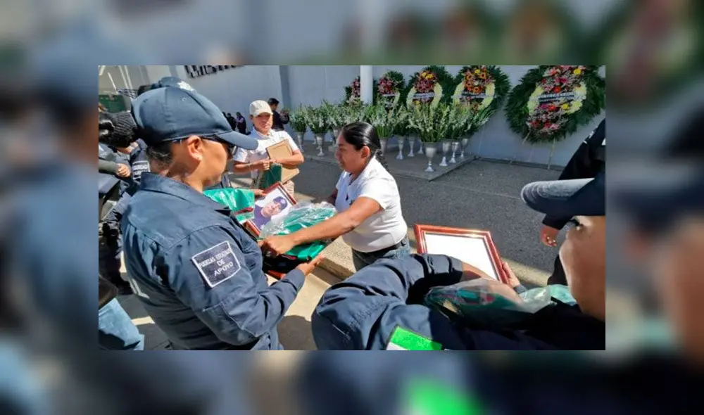 "Presente", gritaron al unísono cuando nombraron a los fallecidos. Foto: EL UNIVERSAL
