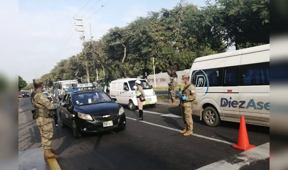 Trujillo: Ejército Peruano y Policía Nacional radicalizan medidas de control vehicular Trujillo: Ejército Peruano y Policía Nacional radicalizan medidas de control vehicular