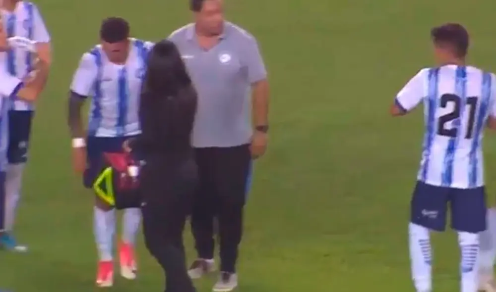 Comentaristas de Gol Perú tuvieron desatinadas palabras para con asistente médico. Foto: Captura Comentaristas de Gol Perú tuvieron desatinadas palabras para con asistente médico. Foto: Captura