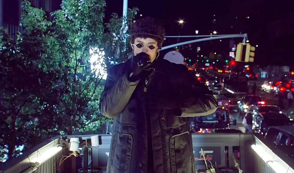 El popular 'Conejo malo' sorprendió a propios y extraños al cantar sobre un camión mientras recorría Nueva York. Foto: difusión