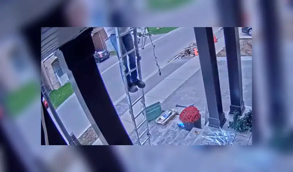 YouTube viral: padre se lleva el susto de su vida tras intentar colocar adornos de navidad [VIDEO]