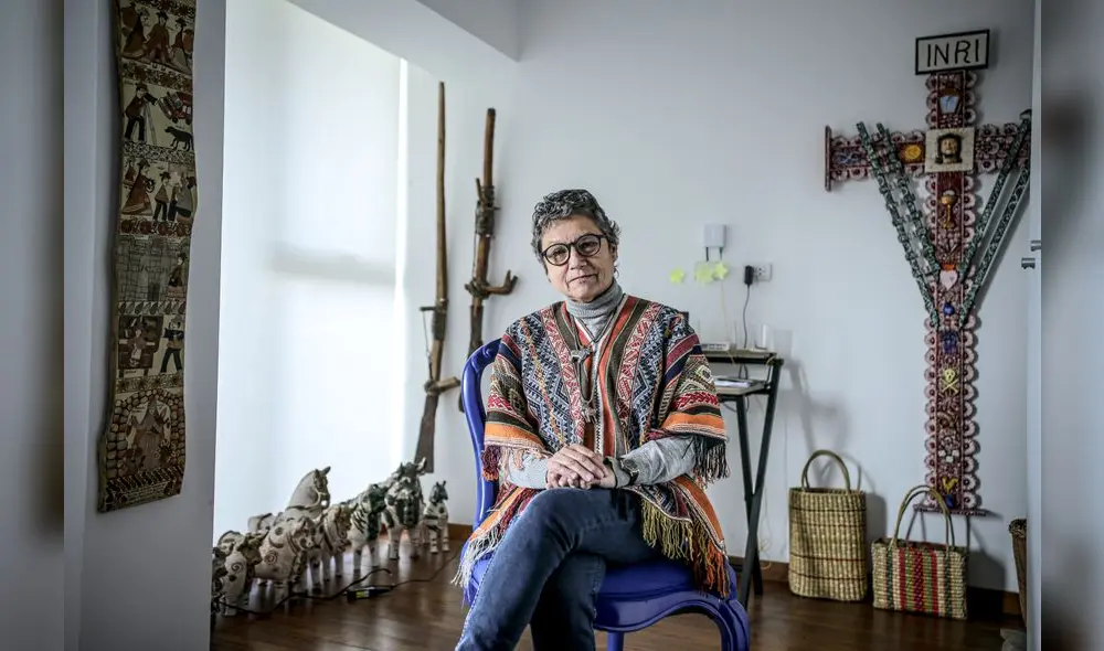 Más de treinta años al servicio del país desde sus programas en canal 7 hasta su trabajo en el Mincul. Foto: John Reyes Más de treinta años al servicio del país desde sus programas en canal 7 hasta su trabajo en el Mincul. Foto: John Reyes