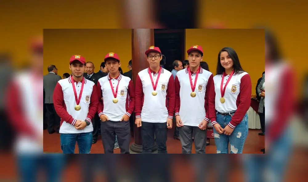 Estudiantes que ocuparon los primeros puestos en el examen de admisión de San Marcos recibieron reconocimiento. Créditos: La República. Estudiantes que ocuparon los primeros puestos en el examen de admisión de San Marcos recibieron reconocimiento. Créditos: La República.